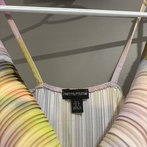 PrettyLittleThing Multicolor Plisse Strappy Maxi Dress - Picture 2 of 3